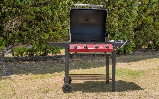 Beachfront Hideaway - Matarangi Holiday Home