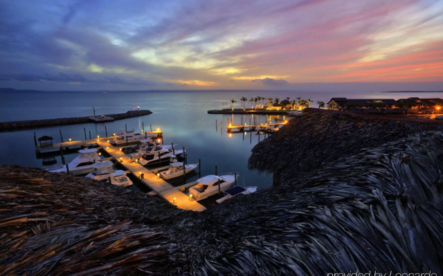 The Bannister Hotel & Yacht Club