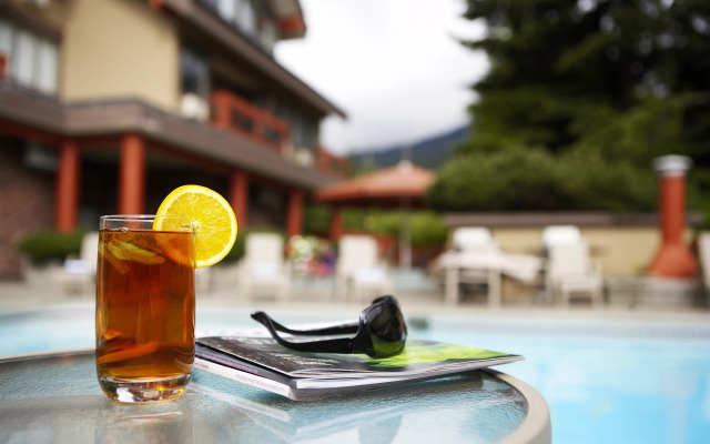 Whistler Village Inn And Suites