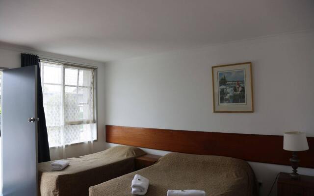 Beaconsfield Lodge Motel