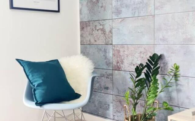 Stylish 2 bedroom Apartment / FREE Gated Parking