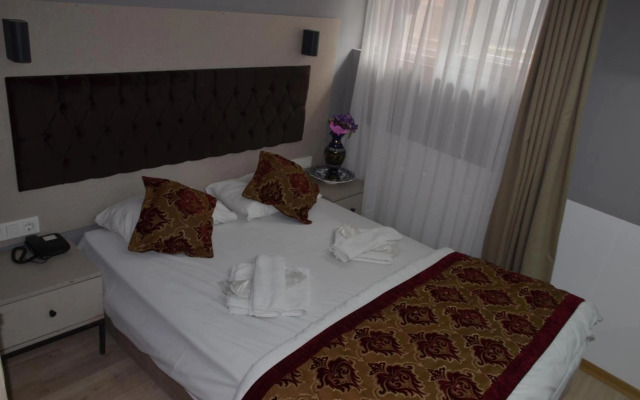 The Lola Hotel