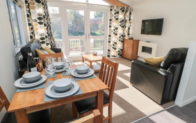 Pinecone Lodge - No 9