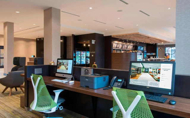 Courtyard by Marriott Holland Downtown