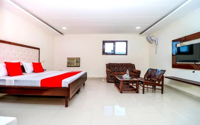 Preet Lodge Mohali by OYO Rooms