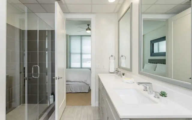 Constellations Elegant 1 BR in Downtown Houston