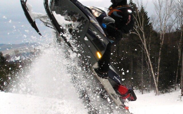 Hawks Nest Lodge And Restaurant