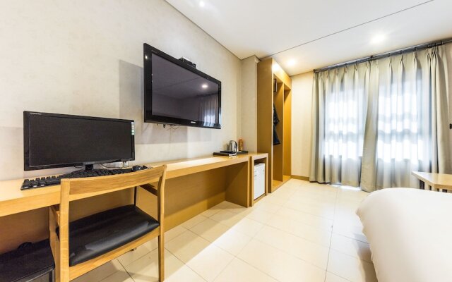 F HOTEL Yeongdeungpo