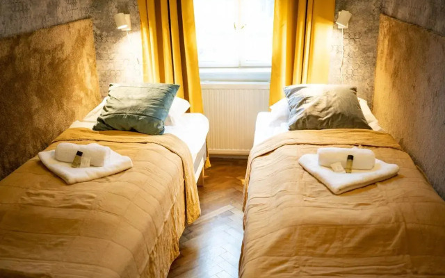 Chain Bridge Home 3BDRM, 2BTHRM,4BED,AC, FAST WIFI