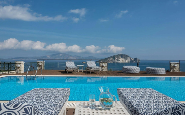 Serenus Luxury Villa