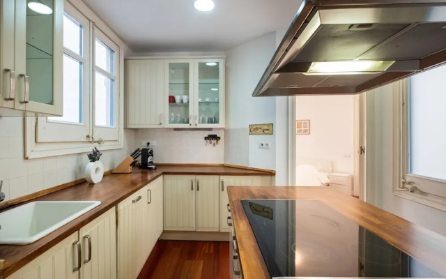 Stunning 4BR Apart in Sagrada Familia