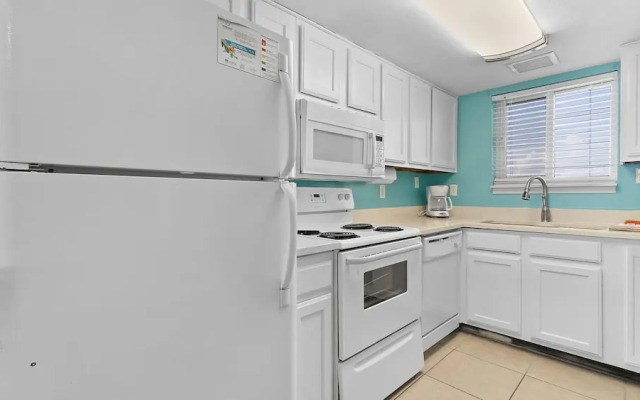 Driftwood Towers #4E