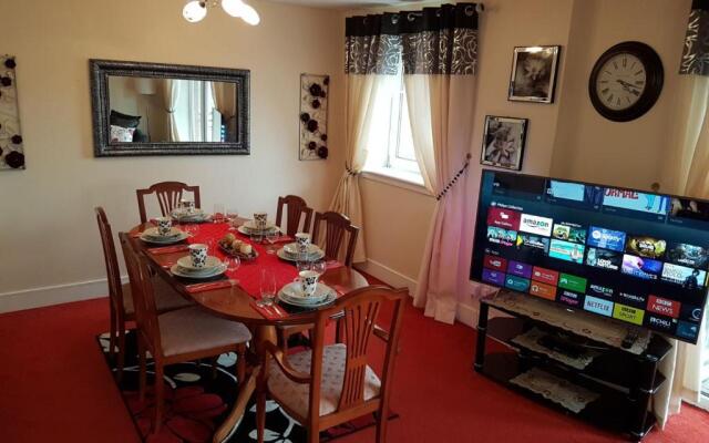Edinburgh City Deluxe Apartment