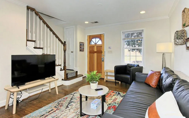 Beautiful 3br/2ba Colonial House | CozySuites