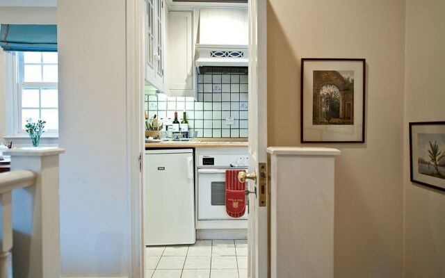 The London Agent Pimlico King Bed