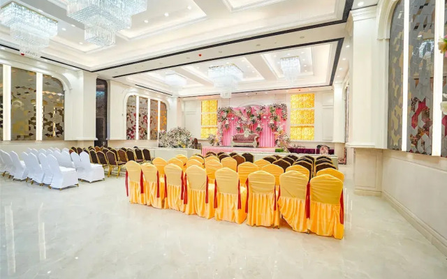 Fabhotel Mahalaxmii Grand