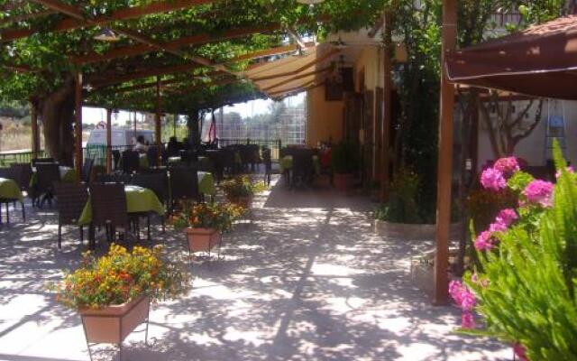 Zorbas Hotel