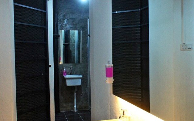 Roomies Boutique Bed & Breakfast - Hostel