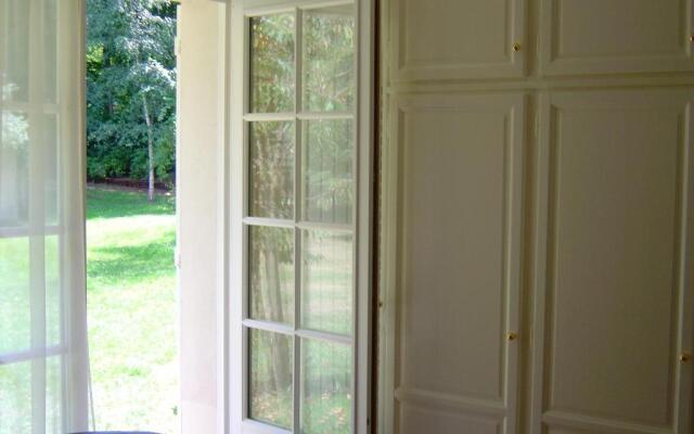 Domaine De Chantemerles