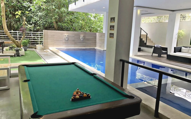 Anton's Loft Designer Resort Pansol