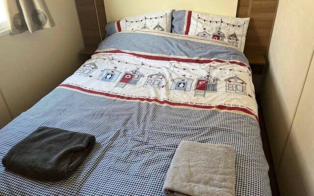 Super 3 Bedroom Pet Friendly Caravan With Decking
