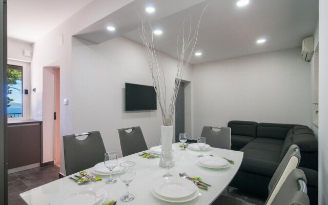 Beautiful Home in Omis With Wifi and 8 Bedrooms