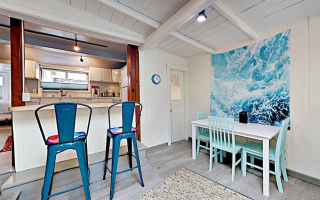 New Listing! Adorable Beach W/ Patio 2 Bedroom Cottage