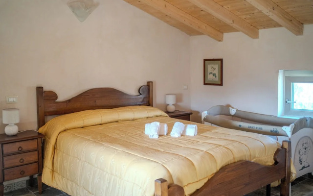 Casale nel Verde con Piscina e Vista