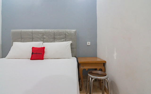 RedDoorz near Prujakan Station Cirebon