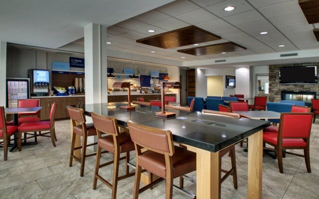 Holiday Inn Express & Suites Waukegan by IHG