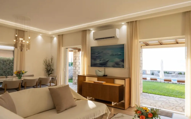 Seafront Villa Ciel With Private Pool in Nafpaktos