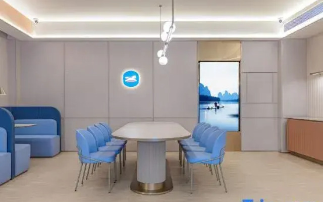 HanTing Hotel (Kunming Railway Station Guomao Center)