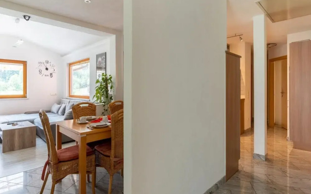 Attractive Apartment With Terrace