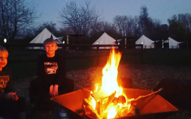 Oak Lodge Retreat - Glamping 2