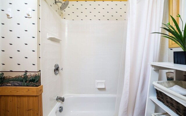 Chiwawa River Chalet 3 Bedroom Home by NW Comfy Cabins by RedAwning