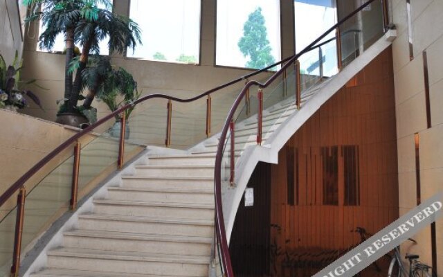 Xiaodongmen Holiday Business Hotel