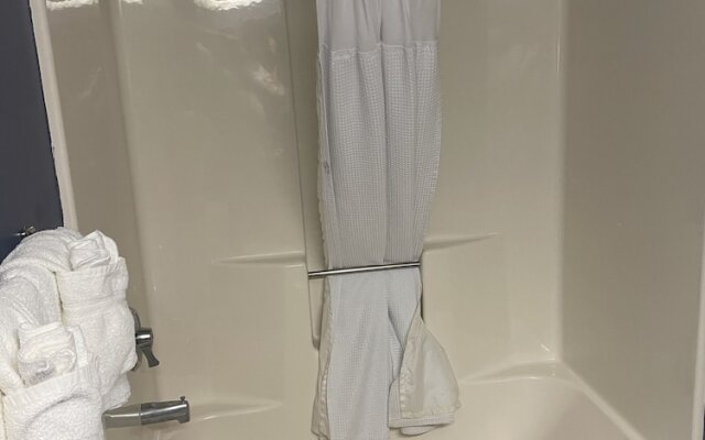 Manistee Inn & Marina