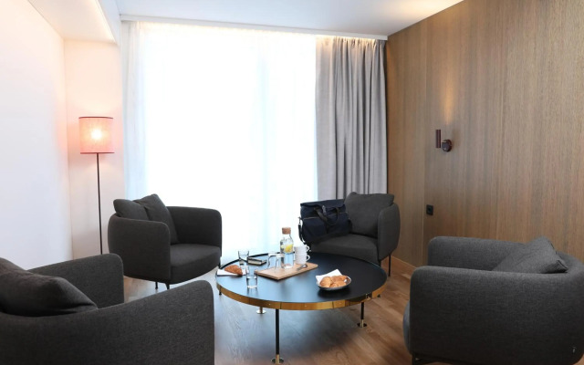 Ten Hotel