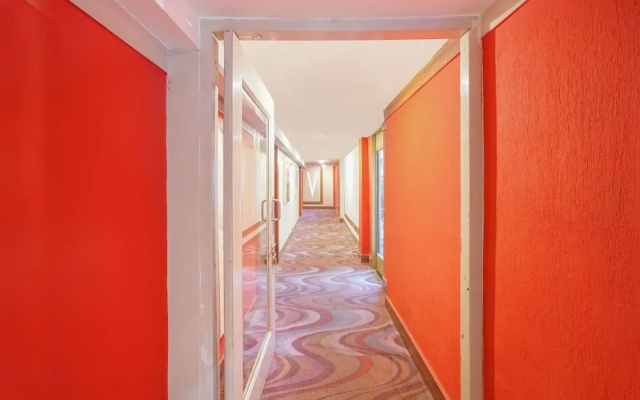 Capital O 29124 Royal Palms Hotel