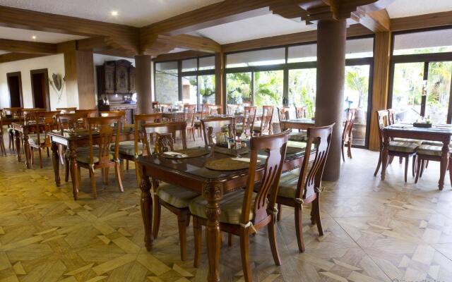 Lingganay Boracay Hotel Resort