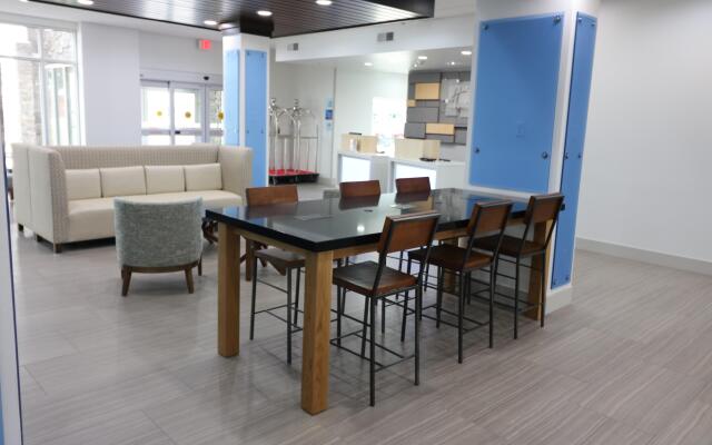 Holiday Inn Express & Suites Coffeyville by IHG