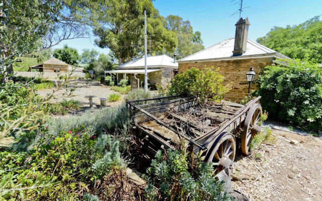 Reillys Wines Heritage Cottages