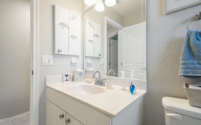 Luxury Long Waterview w Pool-kayaks-clubs-bikes