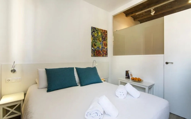 Happy People Sagrada Familia