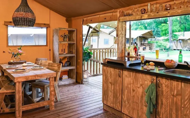 Nice Tent Lodge Near a Lake