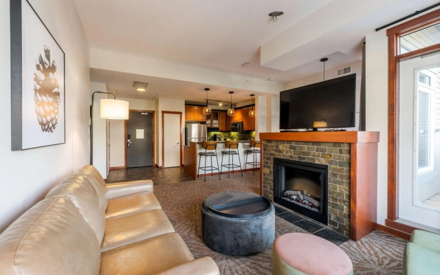 Blackstone Mountain Lodge by CLIQUE