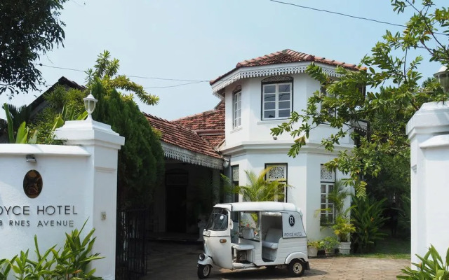 Royce Hotel