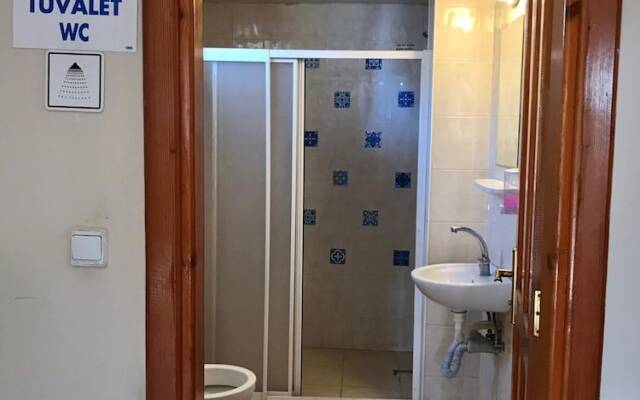 Funky Monkey Hostel & Pub Antalya - Adults Only
