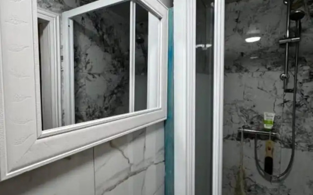 OYO Unique Guestroom - Farnworth, Easy Access to Bolton