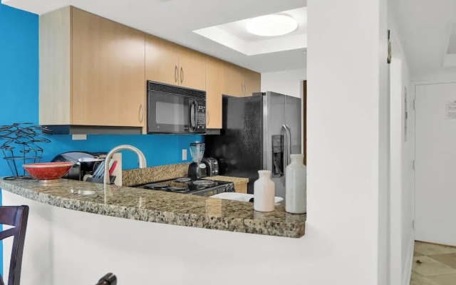 Relaxing Condo with Free Parking